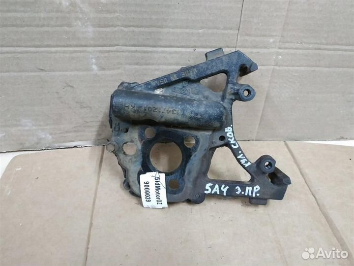 Скоба суппорта заднего правого Chrysler PT Cruise