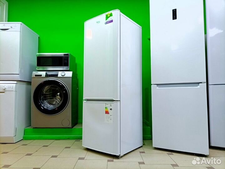 Холодильник маленький узкий б/у Beko. На гарантии