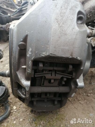 Суппорт тормозной передний левый Mercedes-Benz