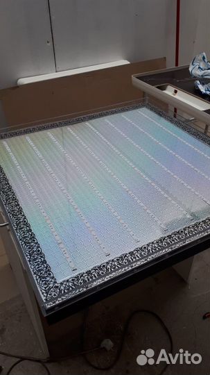 Стол для пирамиды шампанского