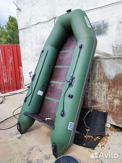 Лодка с моторм