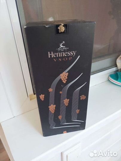 Hennessy vsop коробка и пустая бутылка