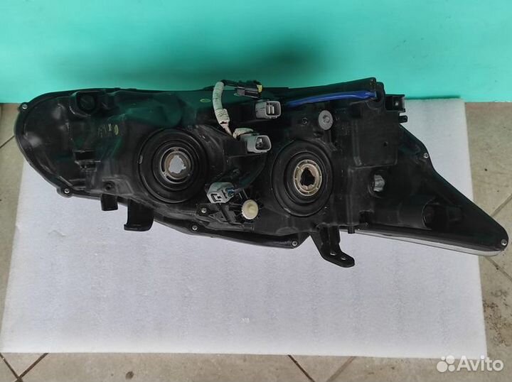 Фара передняя левая Lexus Ct200H 2010-2015