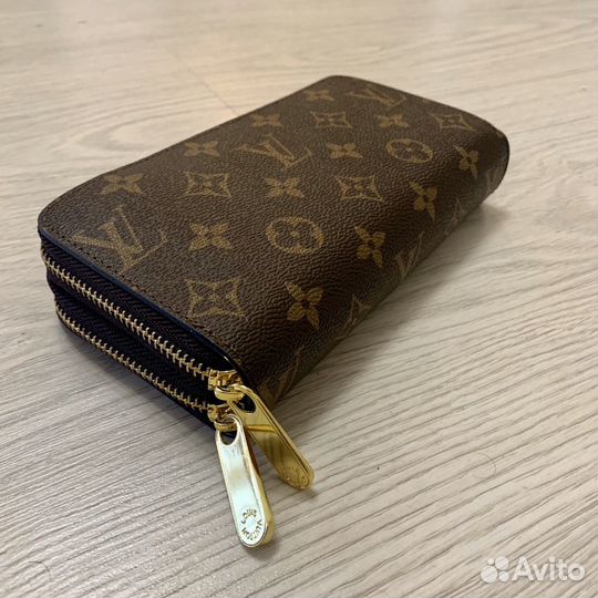 Кошелек LV