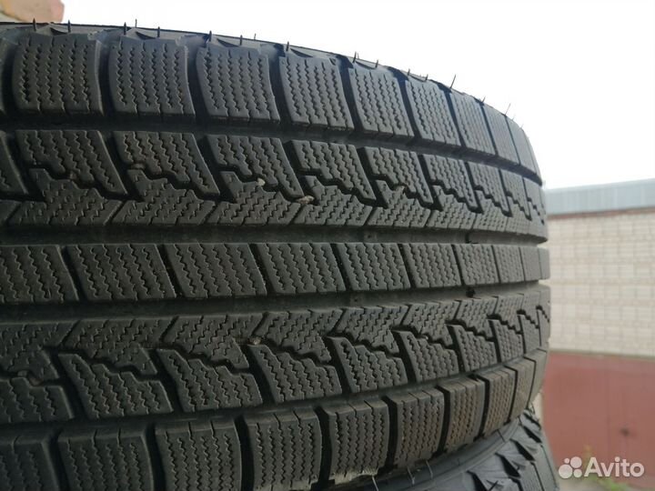 Roadstone Winguard Ice 215/60 R16 95Q