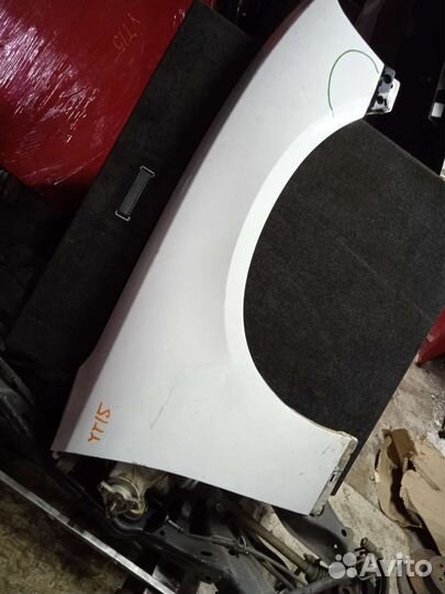 Крыло переднее правое dodge charger LD