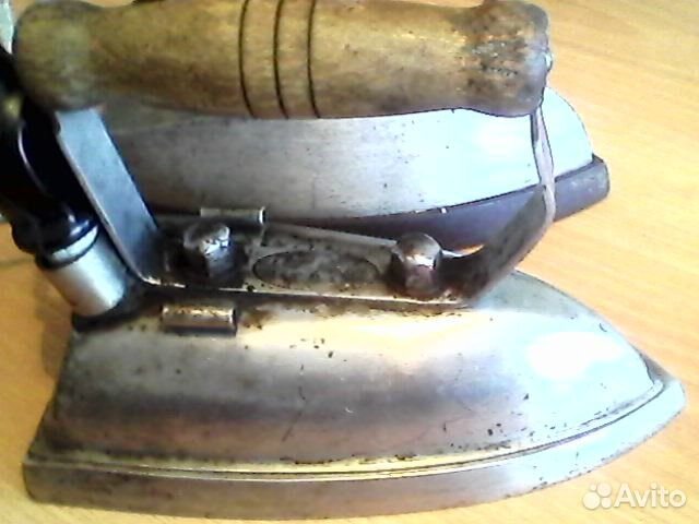 Первые проводные утюги