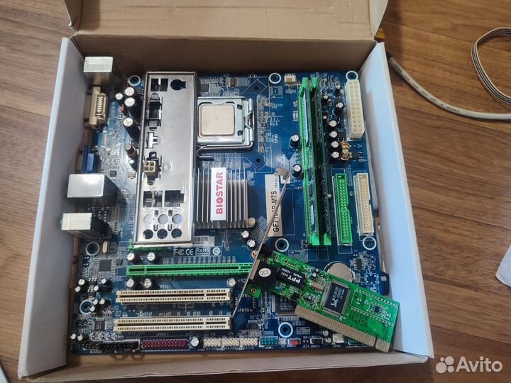 Материнская плата с процессором и памятью