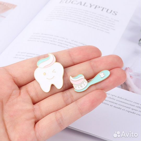 Значки зуб и зубная щетка металлические 2шт