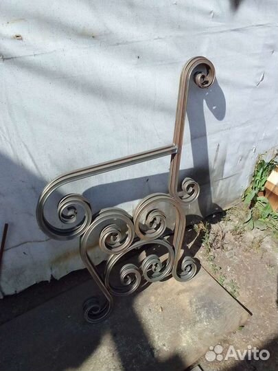 Кованная боковина для садовых скамеек лавочек