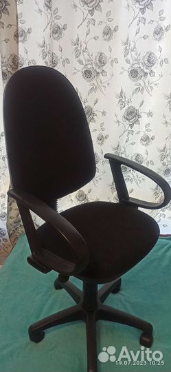 Компьютерное кресло