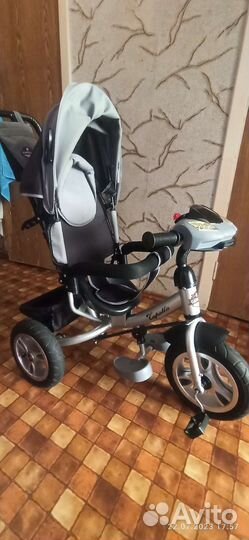 Трехколесный велосипед с родительской ручкой