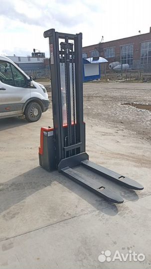 Самоходный штабелер HelpeR в наличии