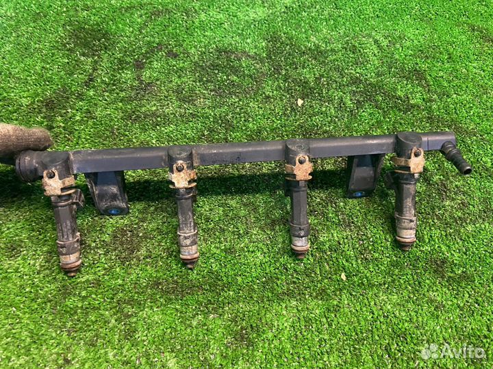 Renault logan / рейка топливная с форсунками