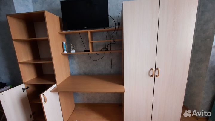 Стенка (уголок) для школьника с письменным столом