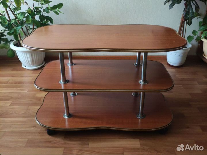 Журнальный стол на колесах. Самовывоз