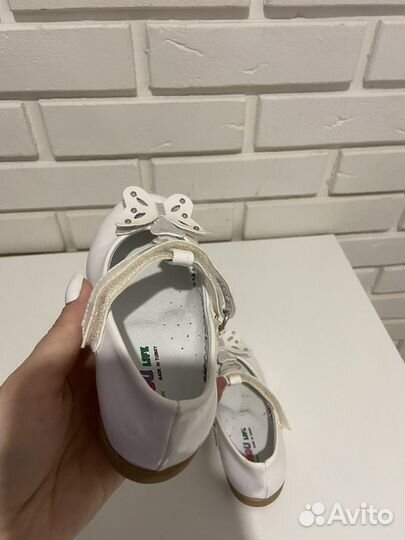 Туфли белые для девочки 24