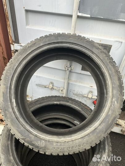 Pirelli Ice Zero 275/40 R22