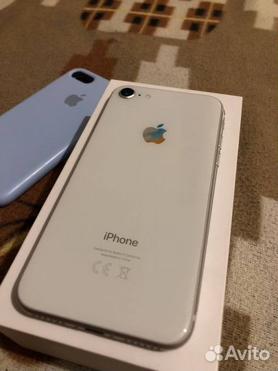 Телефон iPhone 8