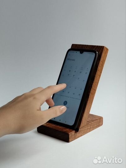 Подставка для телефона из дерева