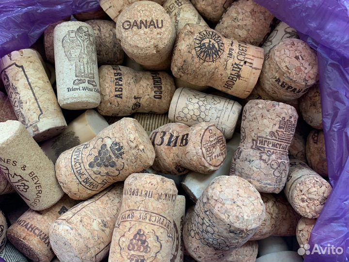 Винные пробки, футляры из под коньяка, виски