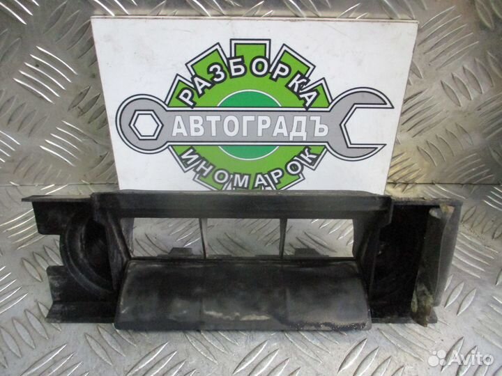 Клапан вентиляции салона BMW 3 E30 1986г