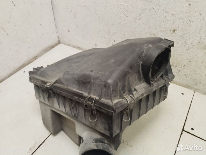 Корпус воздушного фильтра Mercedes W638 Vito V