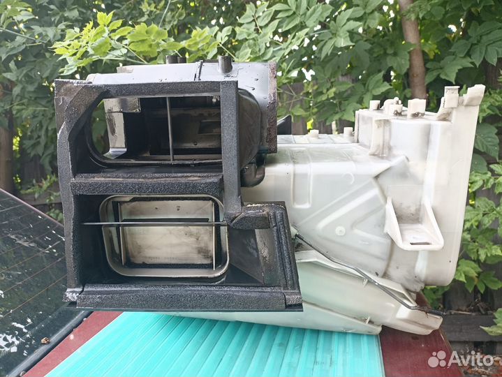 Корпус радиатора печки Nissan avenir 1992