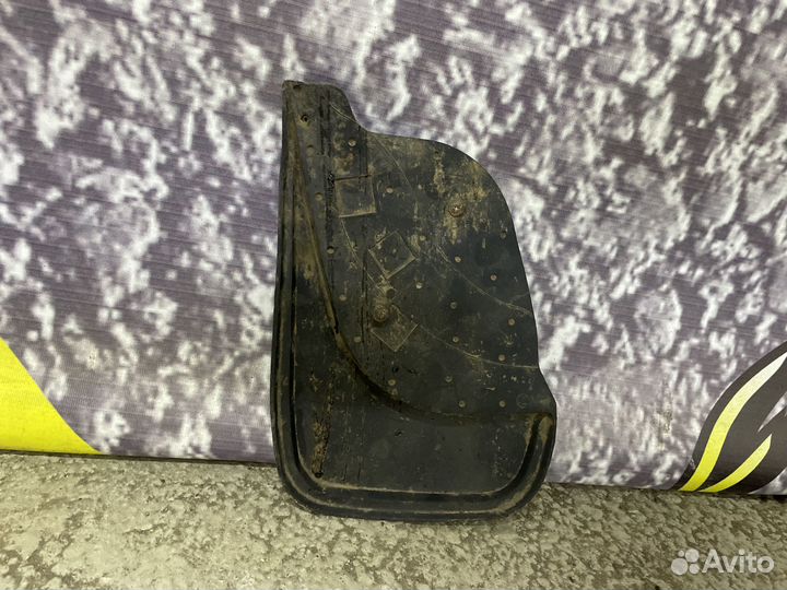 Брызговик передний правый Фиат Альбеа