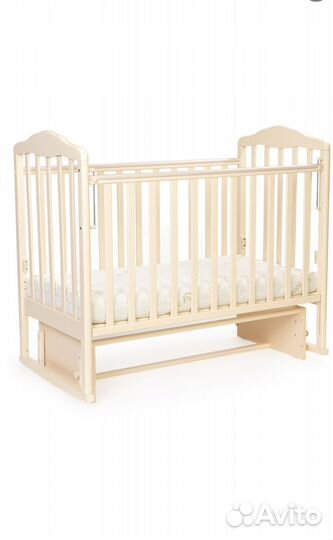 Детская кроватка с универсальным маятником