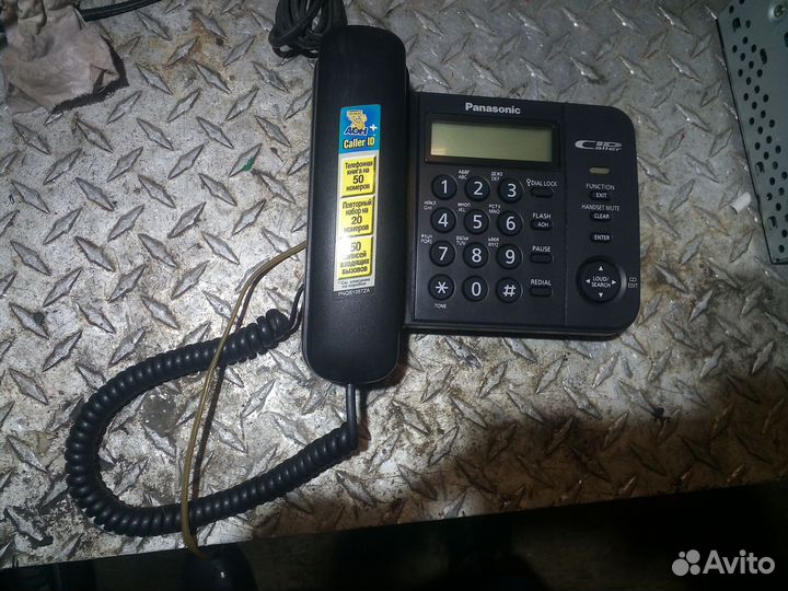 Кнопочный домашний телефон