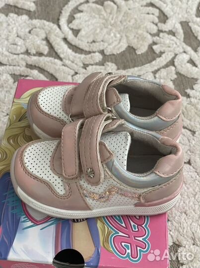 Кроссовки на девочку