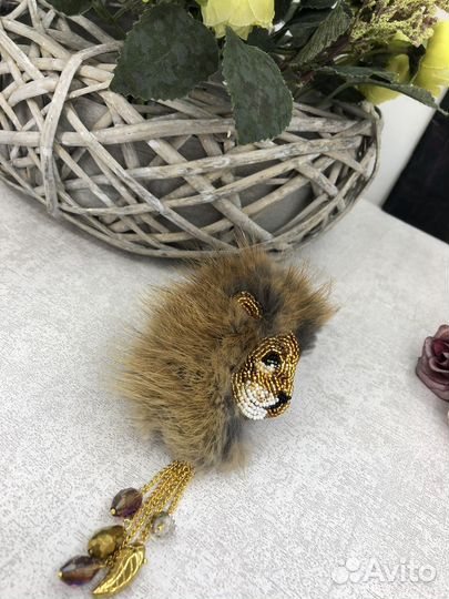 Брошь из бисера