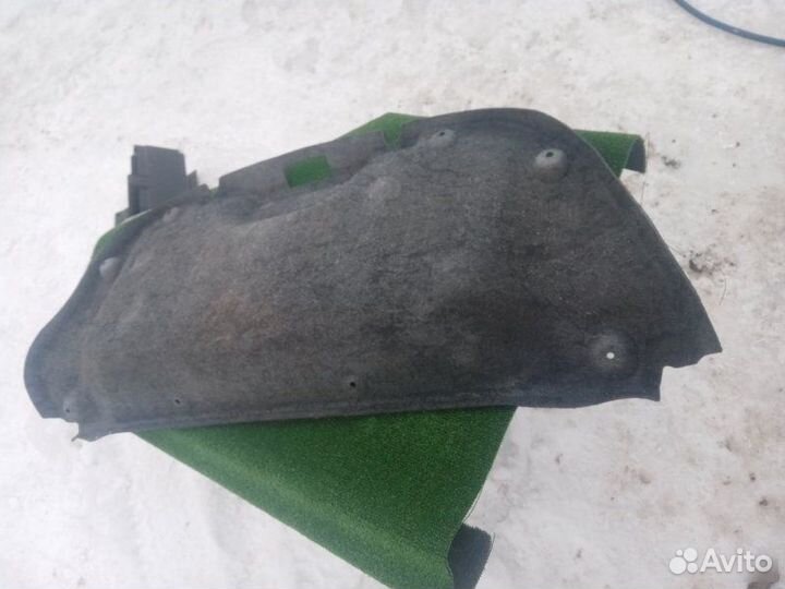 Обшивка крышки багажника Ford Focus 2012