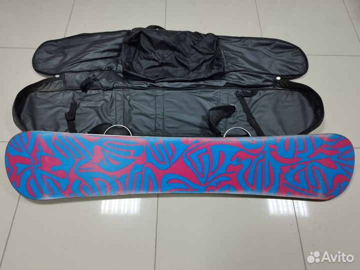 Сноуборд с креплением и чехлом
