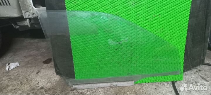 Стекло двери передней правой Opel Vectra (B) II (1