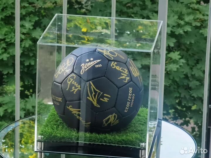 Футбольный мяч с автографами