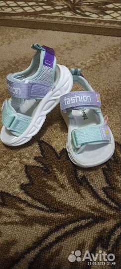 Босоножки для девочки 21 размер новые