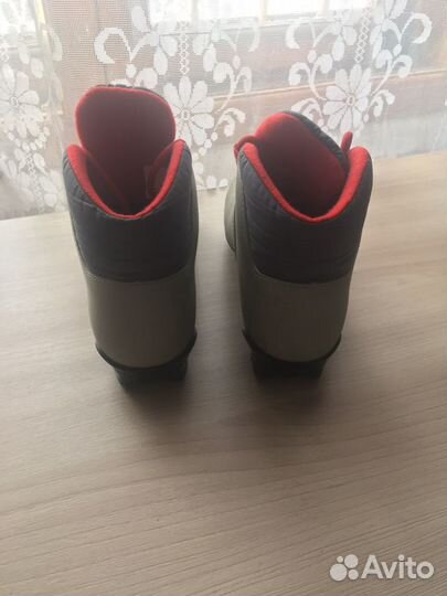 Лыжные ботинки