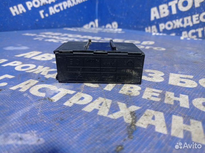 Блок комфорта Peugeot 406 седан 1997