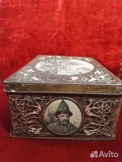 Антикварная коробка для кондитерских изделий