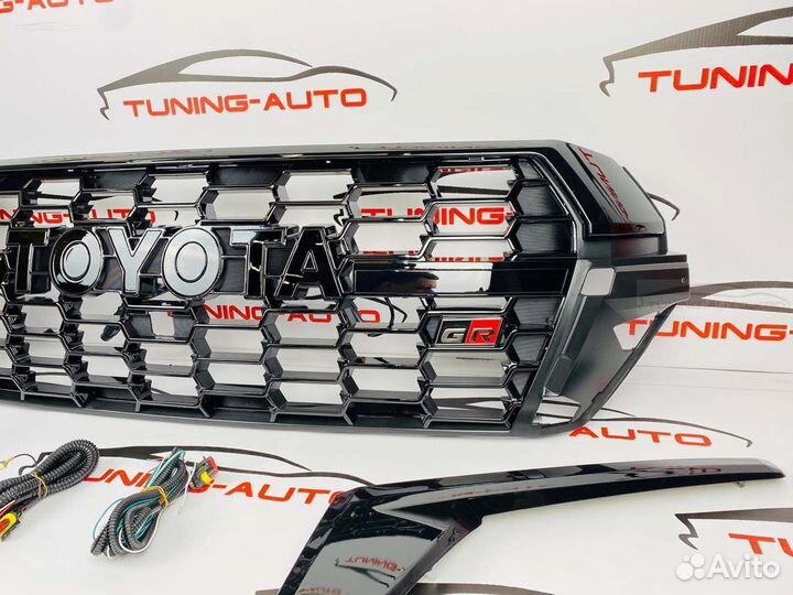 Решетка радиатора Toyota Land Cruiser 200 LED U896