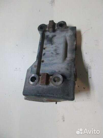 Кронштейн ролика-натяжителя Volvo FM13 FH13