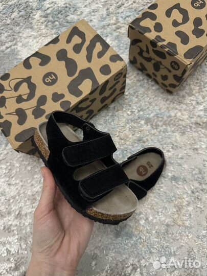 Сандалии замшевые