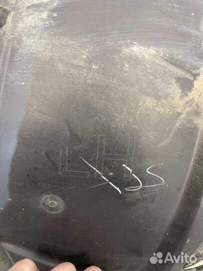 Передний левый подкрылок Mercedes w166 GL GLS