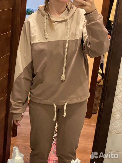 Спортивный костюм женский m