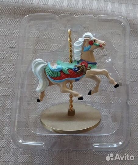 Новогодняя карусель с лошадкой Hallmark