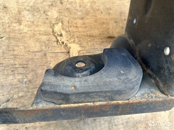 Подрамник коробки передач Bmw X5 E53 N62 4.8I 2005