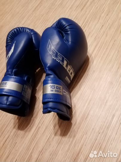 Боксерские перчатки 16