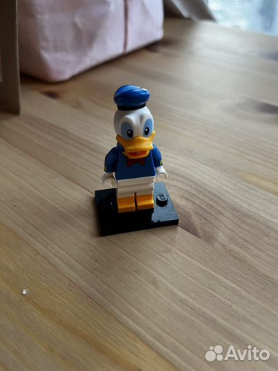 Минифигуркк лего Дональд Дак